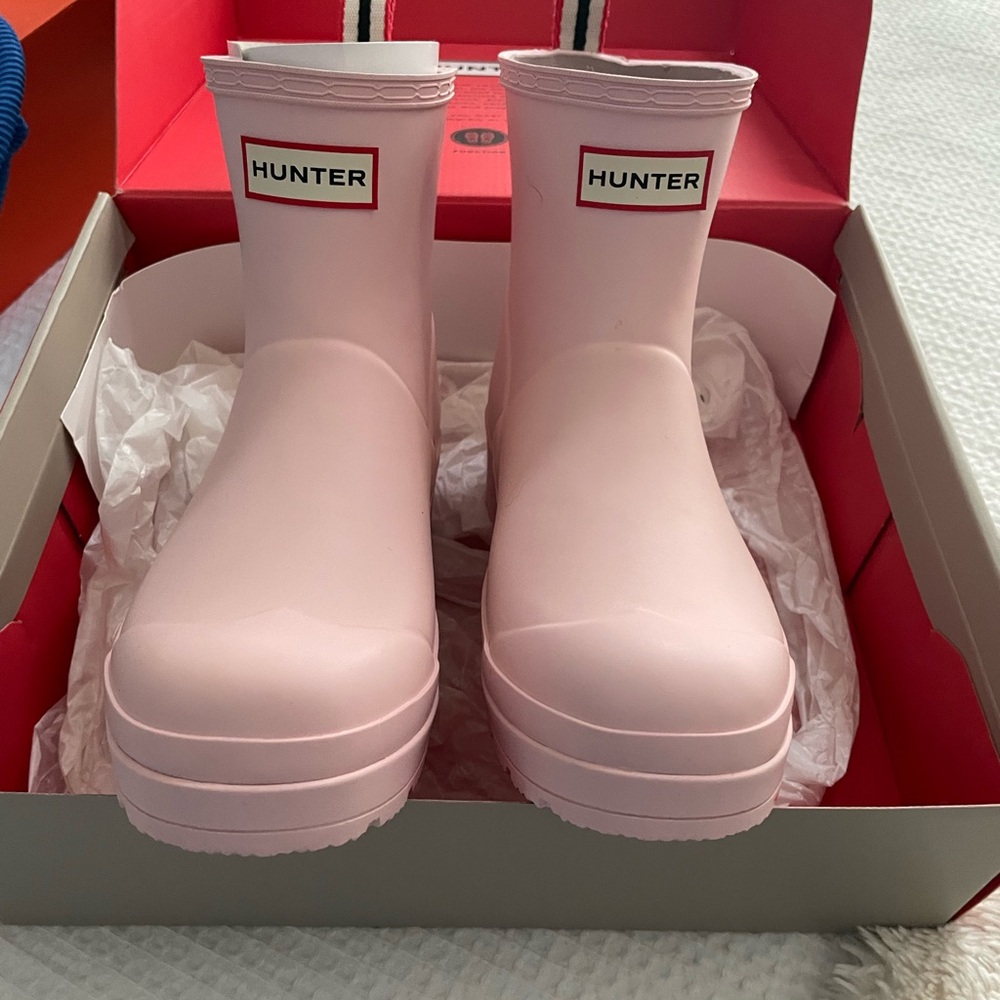 Hunter Women’s Play Rain Boots new in box Azalea